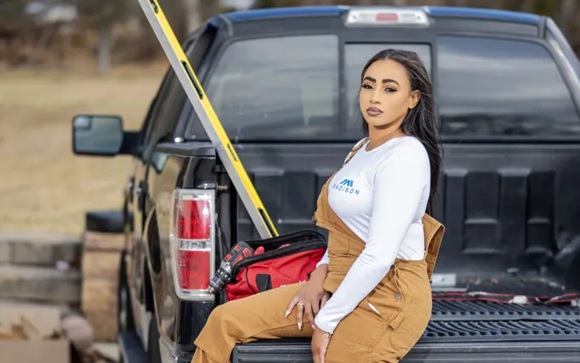 From 9-to-5 to business owner: Two women share their path to entrepreneurship